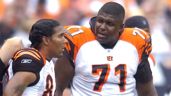 2005.09.25 FOOTBALL BENGALS SPORTS : The Cincinnati Bengals T.J. Houshmandzadeh and Willie Anderson have a conversation on the sideline during their game against the Chicago Bears at Soldier Field Sunday September 25, 2005. The Enquirer/Jeff Swinger

Willieanderson0108 Jpg