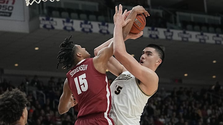 Dec 9, 2023; Toronto, Ontario, CAN; Purdue Boilermakers center Zach Edey (15) drives against Alabama Dec 9, 2023; Toronto, Ontario, CAN; Purdue Boilermakers center Zach Edey (15) drives against Alabama