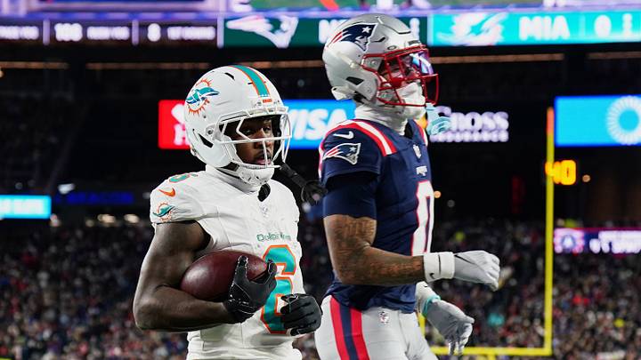 Jan 4, 2026; Foxborough, Massachusetts, USA; Miami Dolphins wide receiver Malik Washington (6) catches a two-yard pass for a touchdown thrown by quarterback Quinn Ewers (not pictured) against New England Patriots cornerback Christian Gonzalez (0) during the second quarter at Gillette Stadium. Mandatory Credit: David Butler II-Imagn Images Jan 4, 2026; Foxborough, Massachusetts, USA; Miami Dolphins wide receiver Malik Washington (6) catches a two-yard pass for a touchdown thrown by quarterback Quinn Ewers (not pictured) against New England Patriots cornerback Christian Gonzalez (0) during the second quarter at Gillette Stadium. Mandatory Credit: David Butler II-Imagn Images