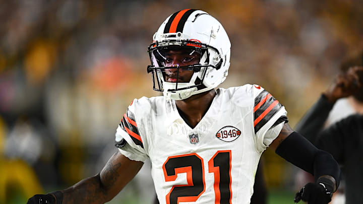 Cleveland Browns v Pittsburgh Steelers