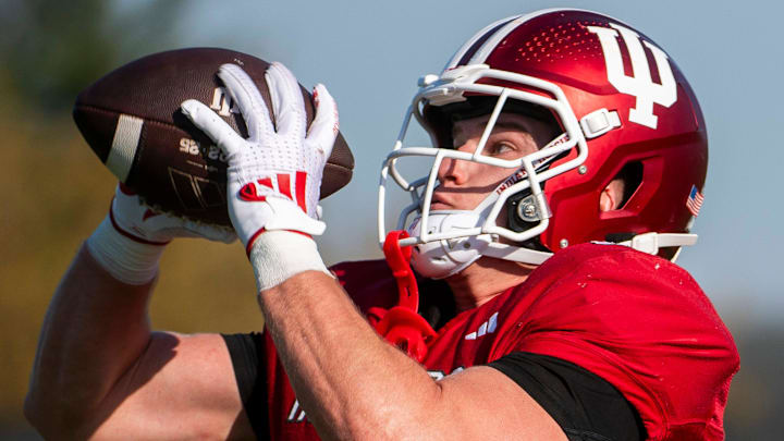 Indiana's Sam West (88) makes a catch during spring football practice on Thursday, April 10, 2025.