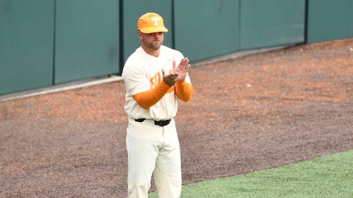 Tennessee baseball coach Josh Elander during the NCAA baseball game between Tennessee and Alabama in Knoxville, Tenn. on Sunday, April 17, 2022.Kns Us Base Alabama