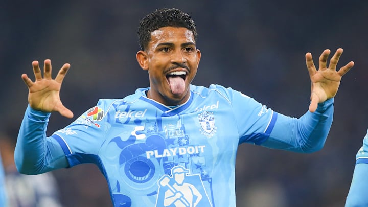 John Kennedy tem contrato com o Pachuca até o fim do ano