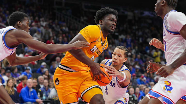 Dec 7, 2025; Kansas City, Missouri, USA; Missouri Tigers guard Annor Boateng (6) drives against Kansas Jayhawks guard Melvin Council Jr. (14) and guard Tre White (3) during the secod half at T-Mobile Center. Mandatory Credit: Jay Biggerstaff-Imagn Images Dec 7, 2025; Kansas City, Missouri, USA; Missouri Tigers guard Annor Boateng (6) drives against Kansas Jayhawks guard Melvin Council Jr. (14) and guard Tre White (3) during the secod half at T-Mobile Center. Mandatory Credit: Jay Biggerstaff-Imagn Images