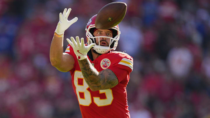 Nov 23, 2025; Kansas City, Missouri, USA; Kansas City Chiefs tight end Noah Gray (83) makes a catch against the Indianapolis Colts in the second quarter at GEHA Field at Arrowhead Stadium. Nov 23, 2025; Kansas City, Missouri, USA; Kansas City Chiefs tight end Noah Gray (83) makes a catch against the Indianapolis Colts in the second quarter at GEHA Field at Arrowhead Stadium.