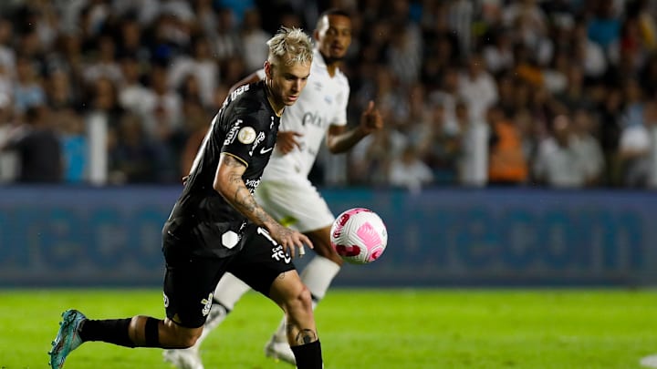 Roger Guedes participou de alguns lances capitais do Clássico Alvinegro