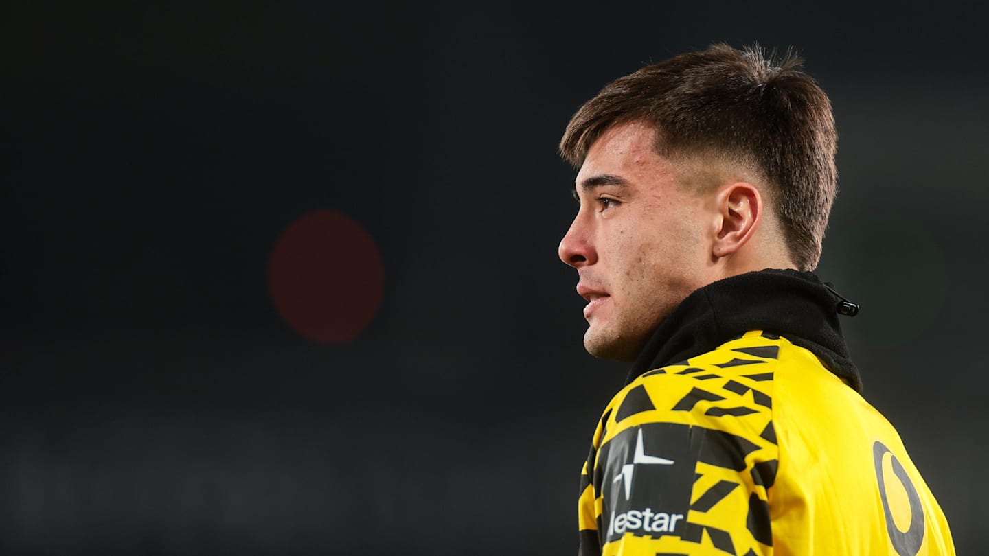 'Thursday or Friday' - Rosenior shares his plan for Aaron Anselmino after Chelsea recall