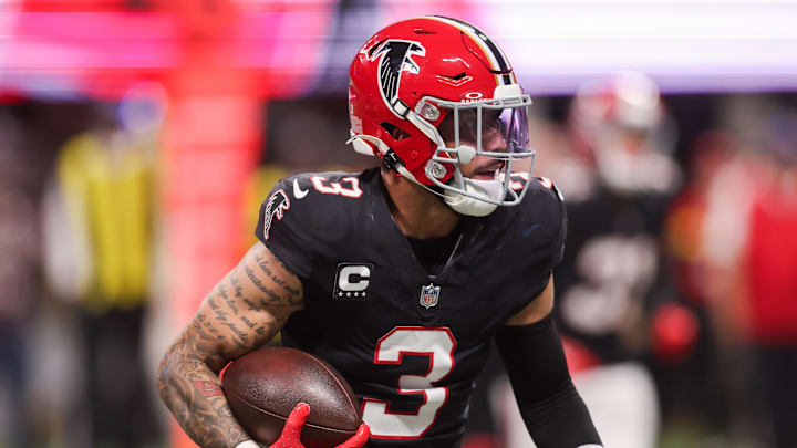 Jessie Bates wants to retire a Falcon