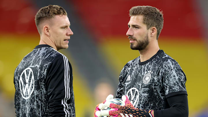 Bernd Leno (links) trifft am Samstag in einem Testspiel auf Kevin Trapp und Eintracht Frankfurt