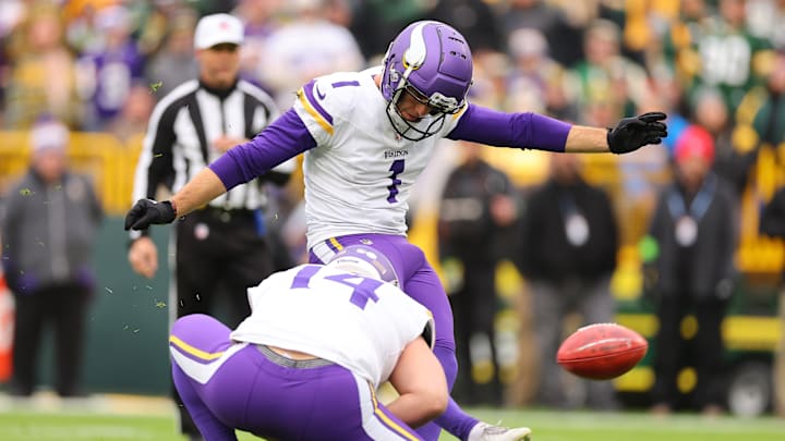 Minnesota Vikings v Green Bay Packers