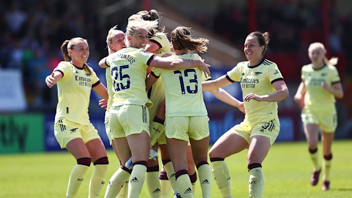 Arsenal beat West Ham on the final day of the WSL season