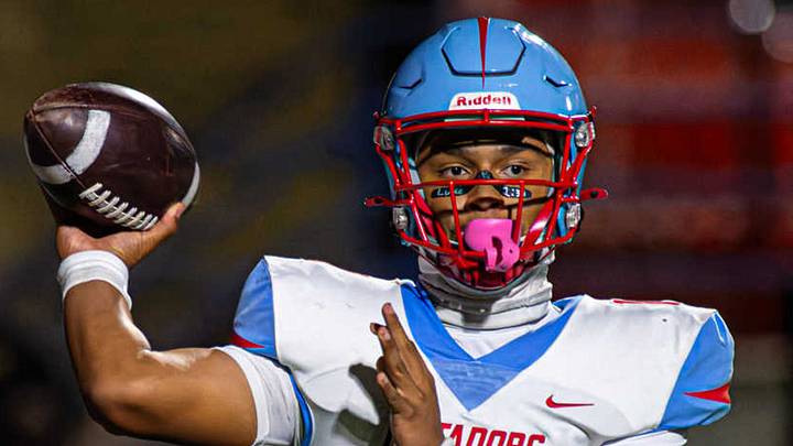 Sandia quarterback Jahleel Lewis will have some weapons to thanks to relaxed transfer rules in the state of New Mexico. Sandia quarterback Jahleel Lewis will have some weapons to thanks to relaxed transfer rules in the state of New Mexico.