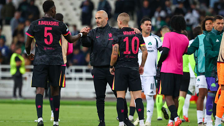 Enzo Maresca (centre) with Benoit Badiashile (left) and Mykhailo Mudryk (right) after Chelsea's Conference League win over Panathinaikos.
