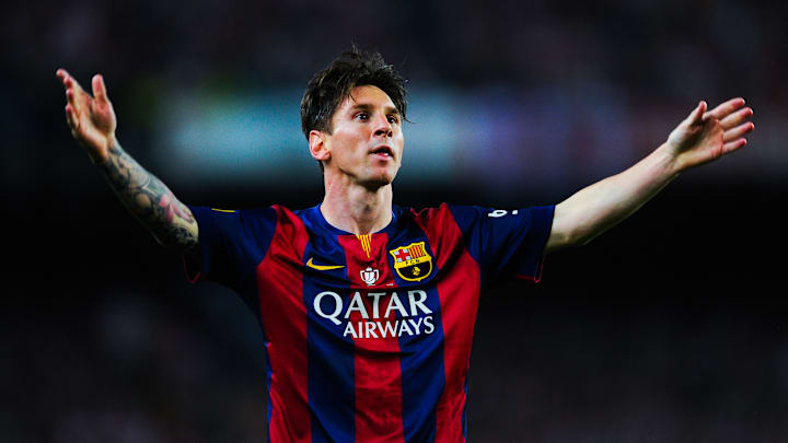 Lionel Messi a débuté en tant qu'ailier droit avec le FC Barcelone.