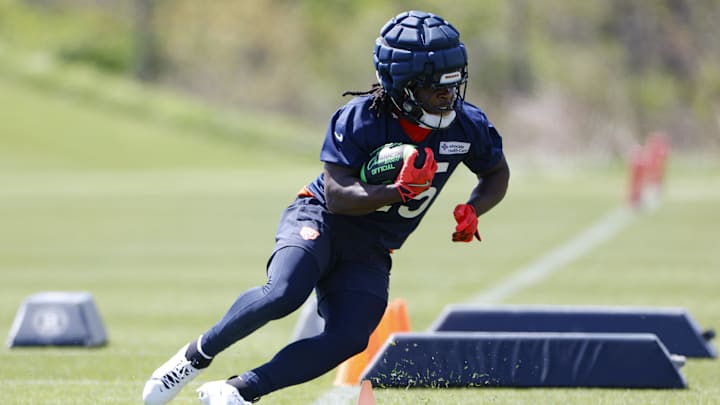 May 9, 2025; Lake Forest, IL, USA; Chicago Bears running back Kyle Monangai (25) runs with the ball during the Rookie Minicamp at Halas Hall. Mandatory Credit: Kamil Krzaczynski-Imagn Images