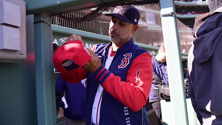 Alex Cora fue despedido por los Boston Red Sox 
