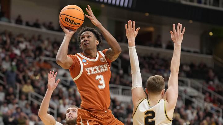 Mar 26, 2026; San Jose, CA, USA; Texas Longhorns forward Dailyn Swain (3) shoots past Purdue Boilermakers guard Braden Smith (3) and Purdue Boilermakers guard Fletcher Loyer (2) in the second half during a Sweet Sixteen game of the West Regional of the men's 2026 NCAA Tournament at SAP Center. Mandatory Credit: Kyle Terada-Imagn Images
