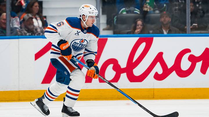 Oct 1, 2026; Vancouver, British Columbia, CAN; Edmonton Oilers defenseman Ryan Shea (6) handles the puck against the Vancouver Canucks in the second period at Rogers Arena. Mandatory Credit: Bob Frid-Imagn Images Oct 1, 2026; Vancouver, British Columbia, CAN; Edmonton Oilers defenseman Ryan Shea (6) handles the puck against the Vancouver Canucks in the second period at Rogers Arena. Mandatory Credit: Bob Frid-Imagn Images