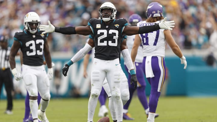 Nov 10, 2024; Jacksonville, Florida, USA; Jacksonville Jaguars linebacker Foyesade Oluokun (23) celebrates a turnover against the Minnesota Vikings during the first quarter at EverBank Stadium. Mandatory Credit: Morgan Tencza-Imagn Images Nov 10, 2024; Jacksonville, Florida, USA; Jacksonville Jaguars linebacker Foyesade Oluokun (23) celebrates a turnover against the Minnesota Vikings during the first quarter at EverBank Stadium. Mandatory Credit: Morgan Tencza-Imagn Images