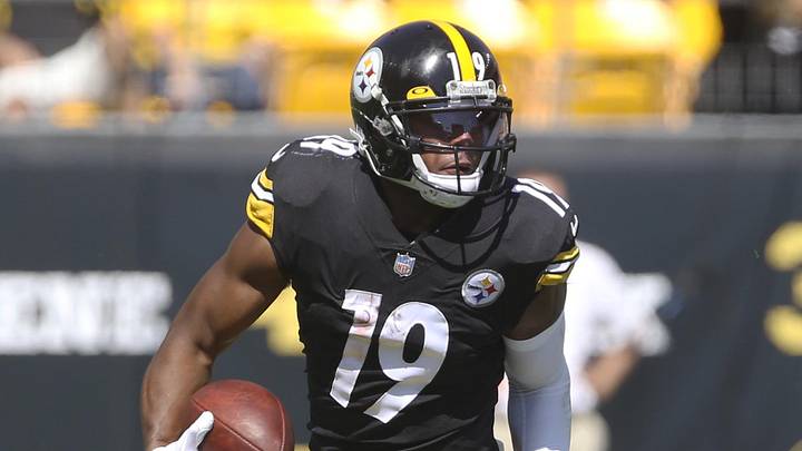 Sep 19, 2021; Pittsburgh, Pennsylvania, USA;  Pittsburgh Steelers wide receiver JuJu Smith-Schuster (19) runs after a pass reception against the Las Vegas Raiders during the first quarter at Heinz Field. Mandatory Credit: Charles LeClaire-Imagn Images