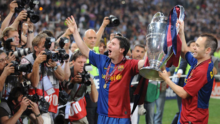 TOPSHOT-FBL-EUR-C1-FINAL-ESP-ENG-BARCELONA-MANUTD-CUP