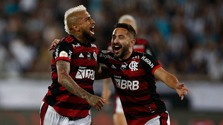 Vidal e Everton Ribeiro são um dos desfalques do rubro-negro para o confronto Vidal e Everton Ribeiro são um dos desfalques do rubro-negro para o confronto