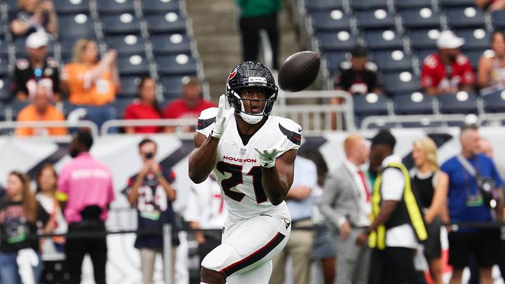 Sep 15, 2025; Houston, Texas, USA;  Houston Texans running back Nick Chubb (21) warms up before the game against the Tampa Bay Buccaneers at NRG Stadium. Mandatory Credit: Thomas Shea-Imagn Images