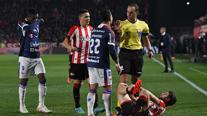 Expulsão de Yago Pikachu foi um prenúncio de que o Fortaleza estava em uma noite infeliz