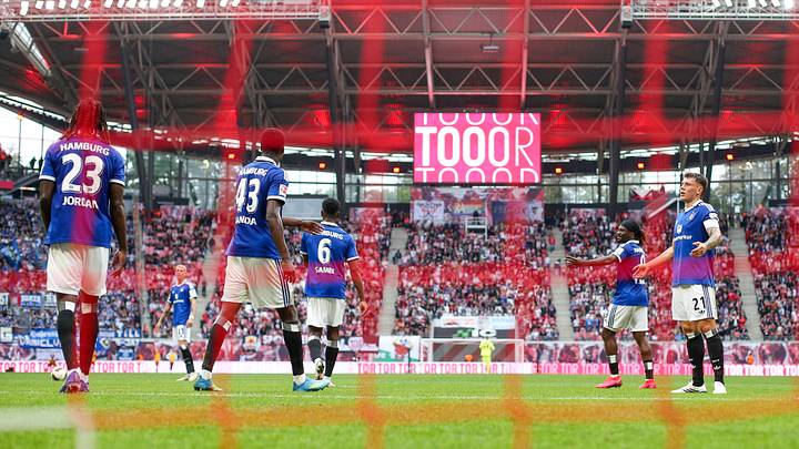 Häufiges Bild an den ersten drei Spieltagen: Die HSV-Defensive hadert nach einem Gegentor Häufiges Bild an den ersten drei Spieltagen: Die HSV-Defensive hadert nach einem Gegentor