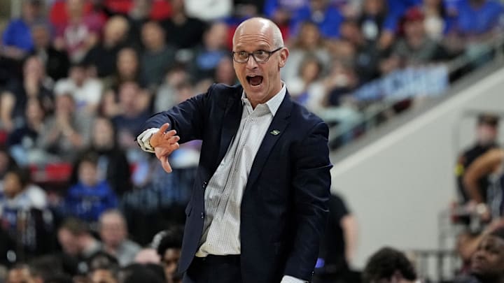 Connecticut Huskies head coach Dan Hurley