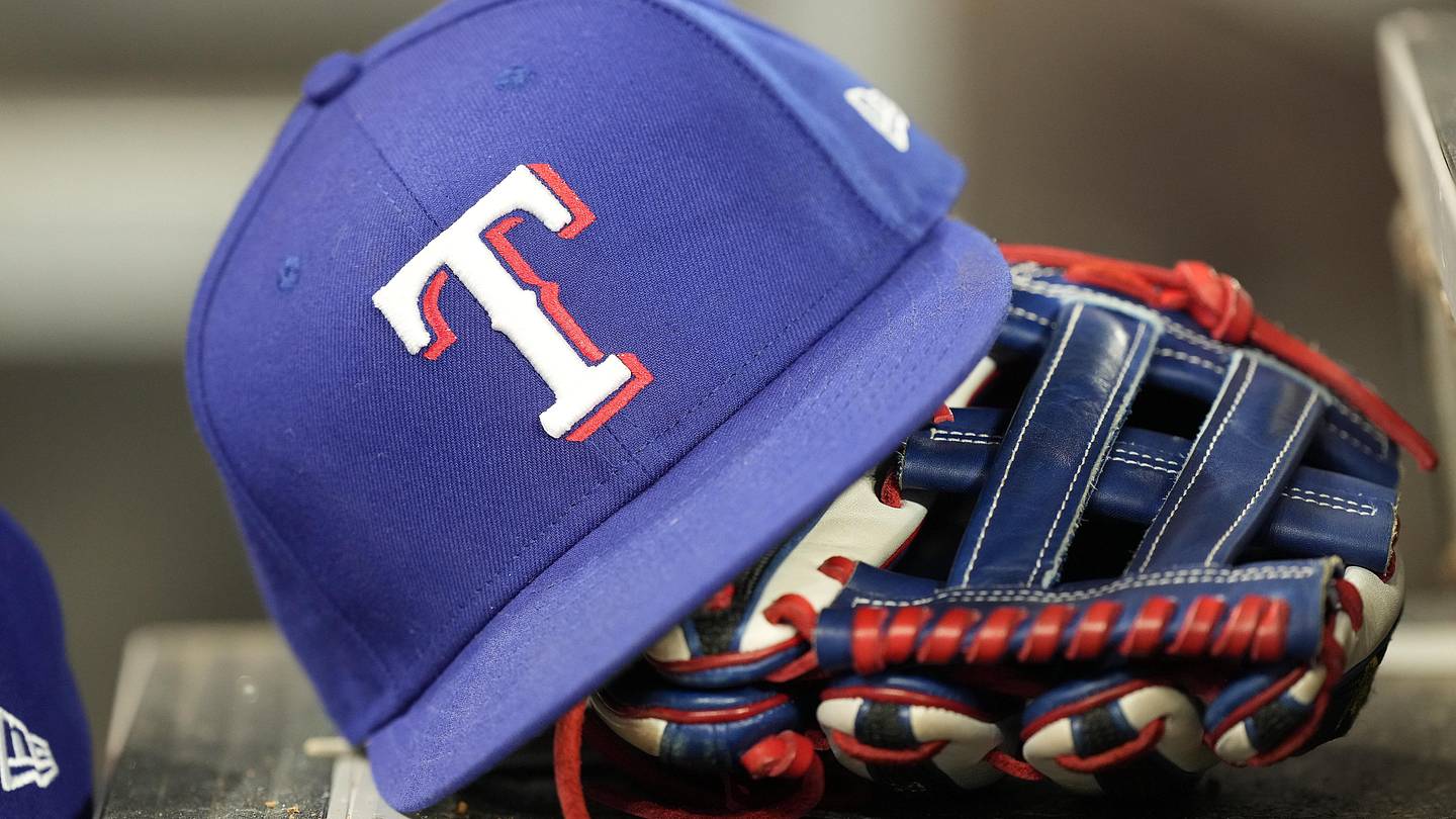 Rangers Should Seek Trade with Marlins to Solve Catching Depth Issue