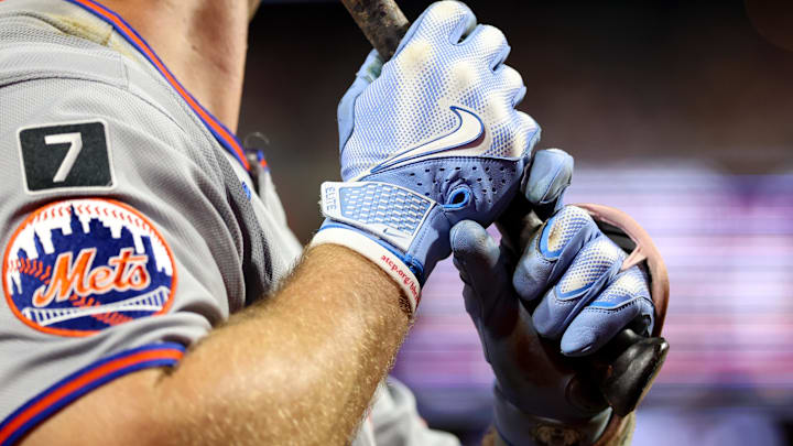 Sep 10, 2025; Philadelphia, Pennsylvania, USA; The hands of New York Mets first base Pete Alonso (20) as he prepares to bat against the Philadelphia Phillies at Citizens Bank Park. Mandatory Credit: Bill Streicher-Imagn Images