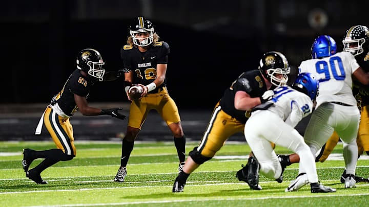 Oct 20, 2023; Carrollton, GA, USA; Carrollton Trojans quarterback Julian Lewis (10) hands-off against the Westlake Lions during the first half at Grisham Stadium. The 15-year-old Carrollton High student has already committed to playing for the University of Southern California Trojans and has been considered one of the top high school quarterback prospects. Mandatory Credit: John David Mercer-Imagn Images Oct 20, 2023; Carrollton, GA, USA; Carrollton Trojans quarterback Julian Lewis (10) hands-off against the Westlake Lions during the first half at Grisham Stadium. The 15-year-old Carrollton High student has already committed to playing for the University of Southern California Trojans and has been considered one of the top high school quarterback prospects. Mandatory Credit: John David Mercer-Imagn Images