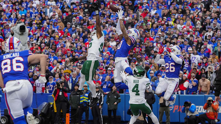 Dec 29, 2024; Orchard Park, New York, USA; Buffalo Bills wide receiver Keon Coleman (0) makes a catch for a touchdown against New York Jets linebacker Chazz Surratt (55) and New York Jets cornerback D.J. Reed (4) during the second half at Highmark Stadium Dec 29, 2024; Orchard Park, New York, USA; Buffalo Bills wide receiver Keon Coleman (0) makes a catch for a touchdown against New York Jets linebacker Chazz Surratt (55) and New York Jets cornerback D.J. Reed (4) during the second half at Highmark Stadium