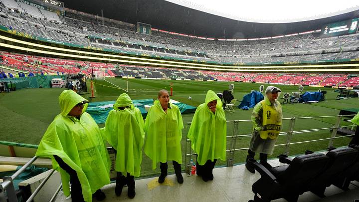 Mexico v England - FIFA World Cup - Round of 16 - Mexico City Stadium Mexico v England - FIFA World Cup - Round of 16 - Mexico City Stadium