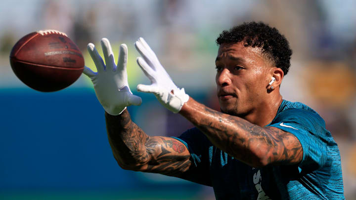 Jacksonville Jaguars tight end Evan Engram (17) catches a pass before an NFL football matchup Sunday, Oct. 27, 2024 at EverBank Stadium in Jacksonville, Fla. [Corey Perrine/Florida Times-Union]