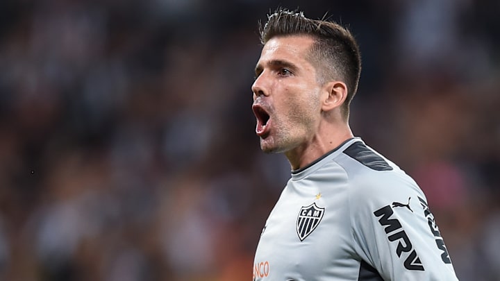 Victor fez defesa histórica diante do Flamengo em 2014