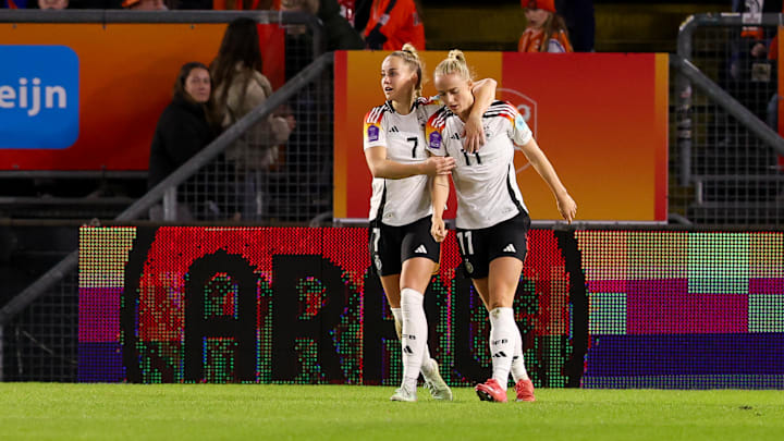 Giulia Gwinn (links) mit Lea Schüller (rechts) Giulia Gwinn (links) mit Lea Schüller (rechts)