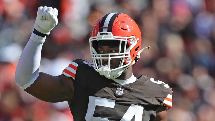 Cleveland Browns defensive end Ogbo Okoronkwo (54)