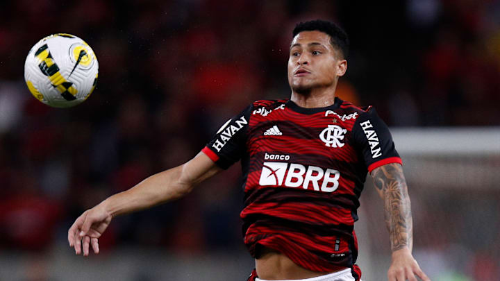 O volante de 21 anos é titular absoluto da equipe rubro-negra