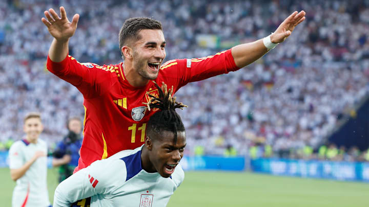 Ferran Torres joga com Nico Williams na Seleção Espanhola Ferran Torres joga com Nico Williams na Seleção Espanhola