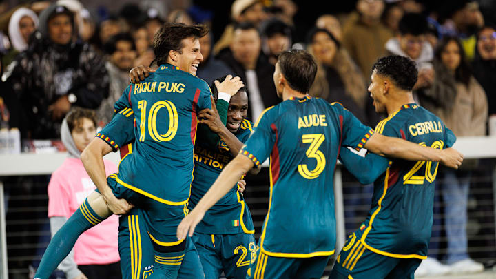 LA Galaxy preps for Saturday's crucial El Tráfico against LAFC, leading Western Conference and Supporters' Shield.