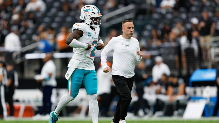 Miami Dolphins quarterback Malik Willis (2) and head coach Jeff Hafley run off the field after warmups before the game against the Las Vegas Raiders at Allegiant Stadium. Miami Dolphins quarterback Malik Willis (2) and head coach Jeff Hafley run off the field after warmups before the game against the Las Vegas Raiders at Allegiant Stadium.