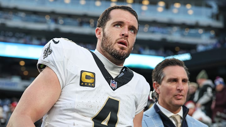 Dec 8, 2024; East Rutherford, New Jersey, USA; New Orleans Saints quarterback Derek Carr (4) walks off the field after field after an injury during the fourth quarter at MetLife Stadium. Mandatory Credit: Vincent Carchietta-Imagn Images Dec 8, 2024; East Rutherford, New Jersey, USA; New Orleans Saints quarterback Derek Carr (4) walks off the field after field after an injury during the fourth quarter at MetLife Stadium. Mandatory Credit: Vincent Carchietta-Imagn Images