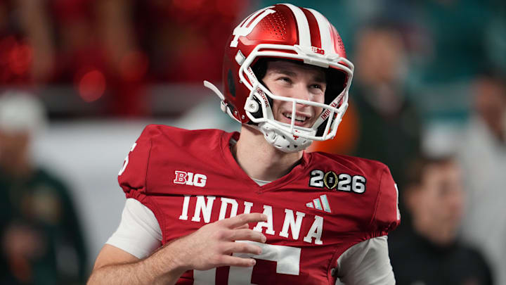 Indiana Hoosiers quarterback Fernando Mendoza (15)