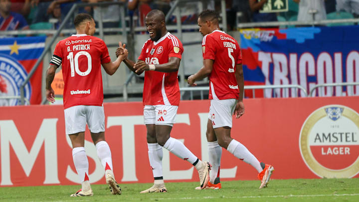 Enner Valencia inicia a partida no Beira-Rio