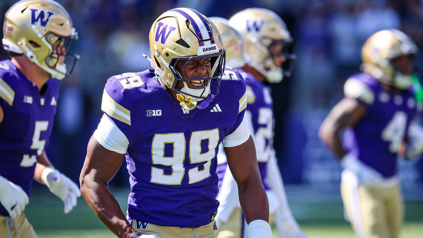 Russell Davis Returned With a Vengeance for Huskies