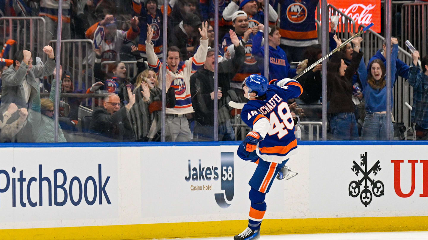 Wayne Gretzky makes Hart Trophy case for NY Islanders rookie Matthew Schaefer