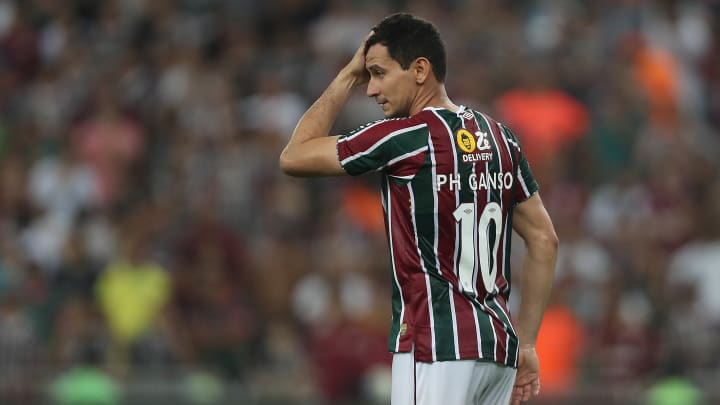 Meio-campista cumpre suspensão neste sábado