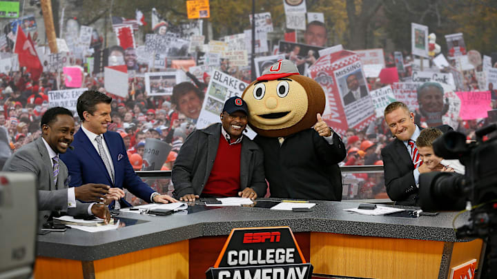 Lee Corso gives the thumbs up after picking Ohio State to win while, from left, Desmond Howard, Rece Davis, Archie Griffin, and Kirk Herbstreit sit on the set of ESPN's College GameDay broadcast from the campus of Ohio State prior to the NCAA football game against the Michigan State Spartans in Columbus on Nov. 21, 2015. (Adam Cairns / The Columbus Dispatch)